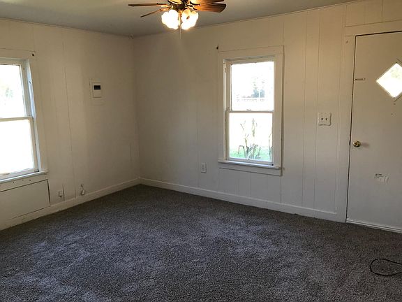 3rd image of 402 S Powell Ave