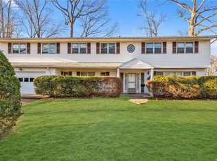 126 Hemlock Rd, Manhasset, NY 11030