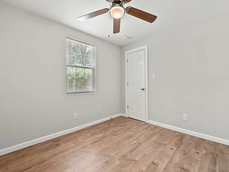 1312 E 52nd St #B — Photo 11