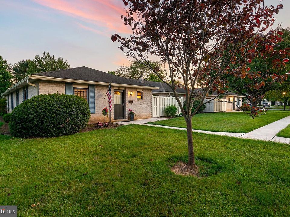 1st image of 43 Valleybrook Dr