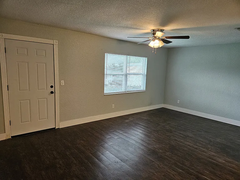 6881 NW 14th Ave — Photo 12