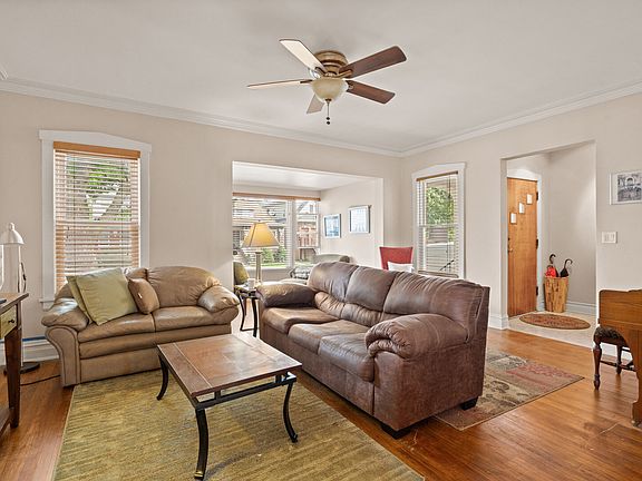 3rd image of 4865 W Cornelia Ave