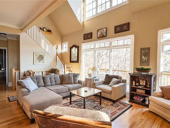 4th image of 23 Laurel Ridge Trl