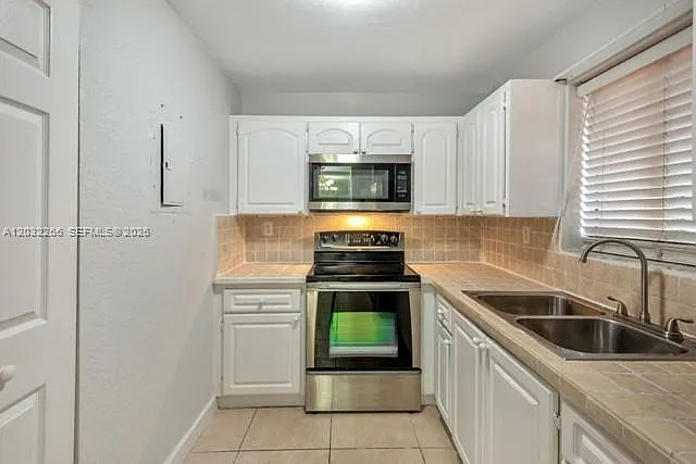 2735 W 52nd St #402 — Photo 8