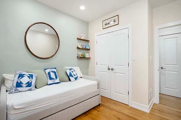 821 W Roscoe St #1 — Photo 65