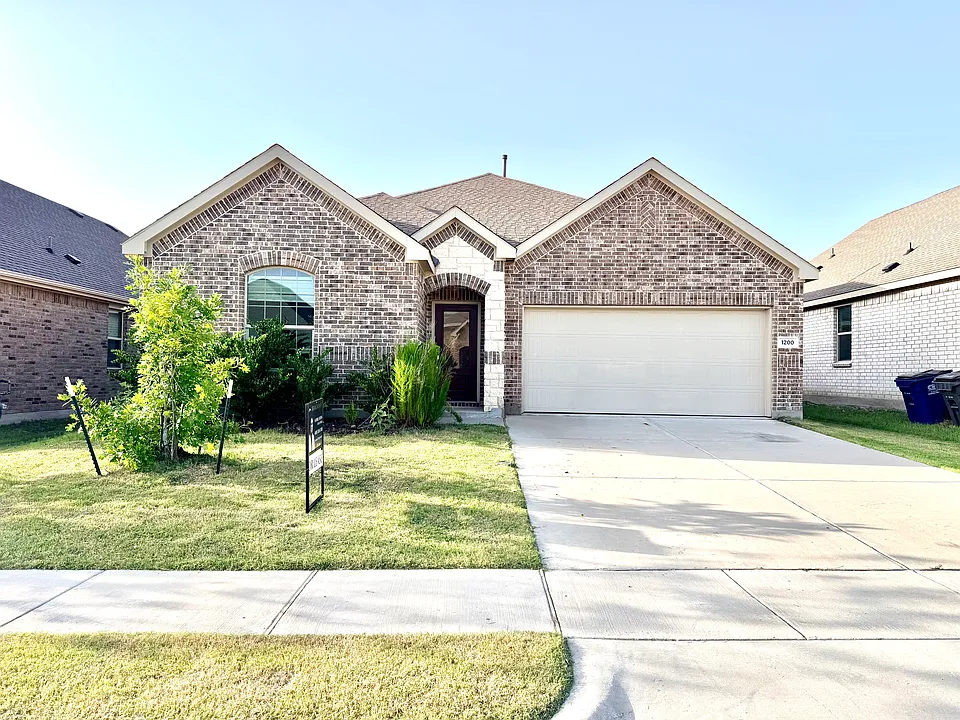 1200 Mahogany Ln