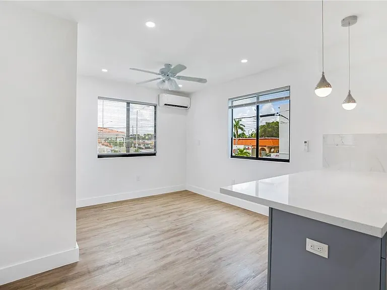 1648 SW 7th St #5 — Photo 7