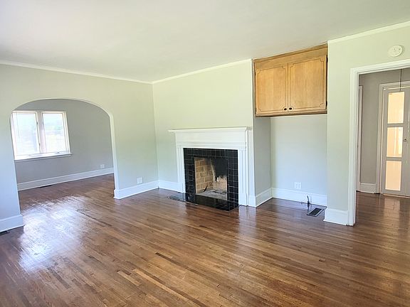Living Room with fireplace, from front door
