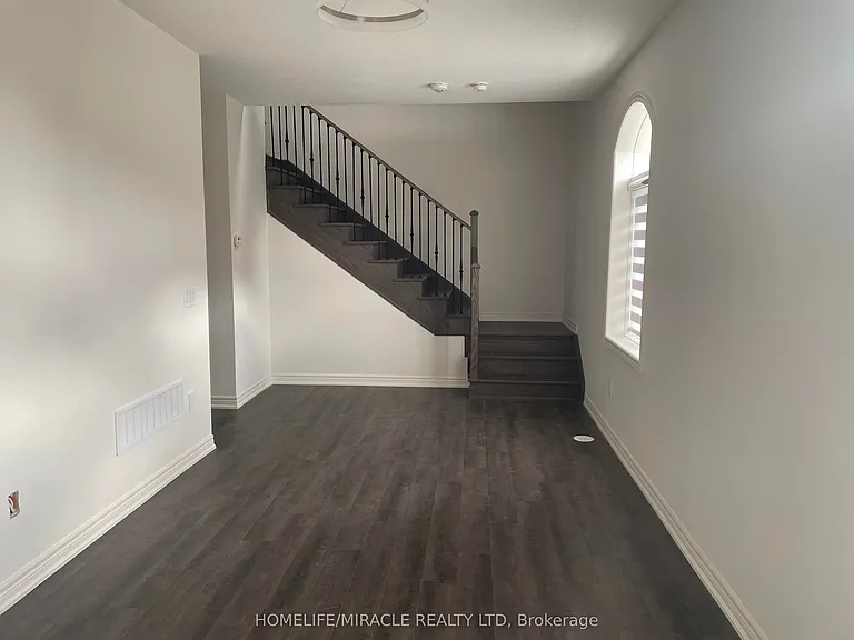 460 Silver Maple Rd — Photo 3