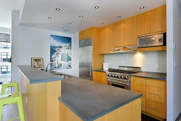 Sold by Prime Manhattan | media 18