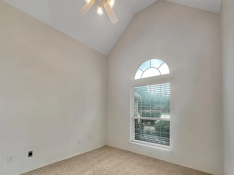 10717 Greenview Ct — Photo 10