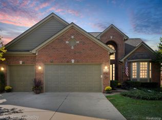 17814 Merganser Dr, Clinton Township, MI 48038