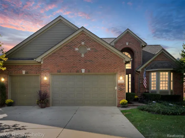 17814 Merganser Dr, Clinton Township, MI 48038