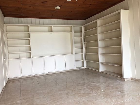 3rd image of 410 Pecan Blvd