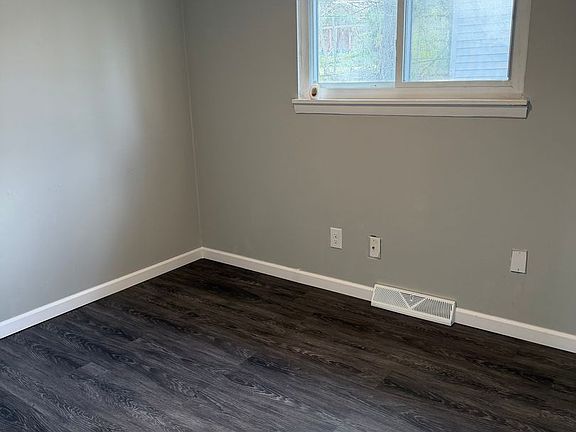 4th image of 1524 Parkhill Pl NE