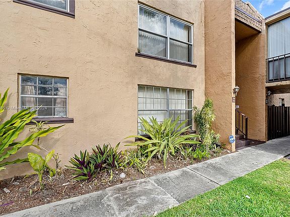 3rd image of 4221 NW 19th St APT 283