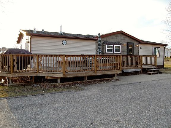 A DECK FOR ENTERTAINING