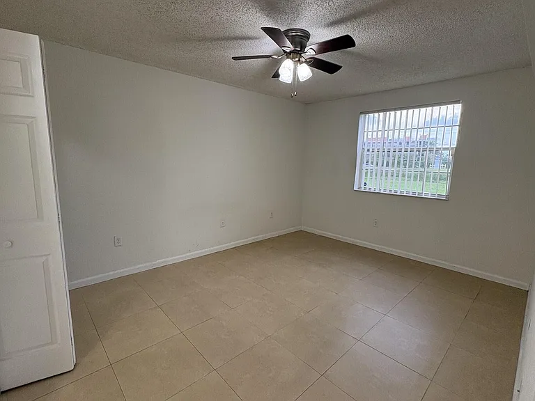 2841 N Oakland Forest Dr #107 — Photo 4