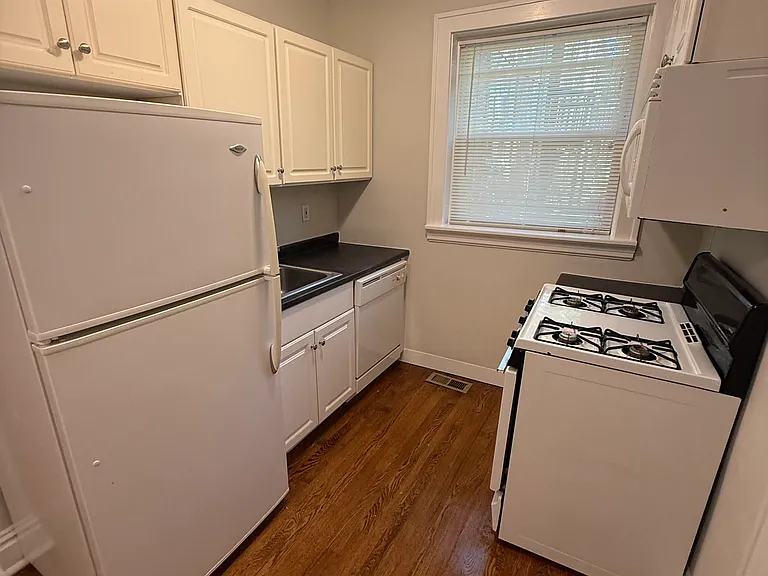 1634 Yale Ave #1634 — Photo 7