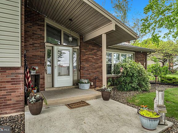 2nd image of 2181 Long Ln