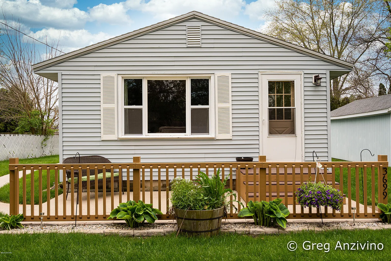 3699 John St photo 1