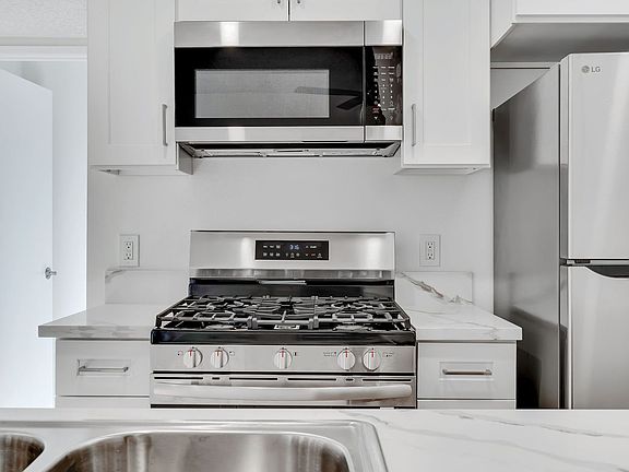 5th image of 509 Pacific St APT 204