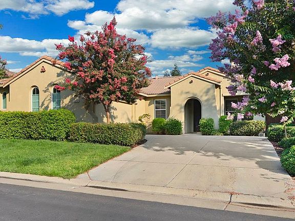 3rd image of 5850 Riverbank Cir