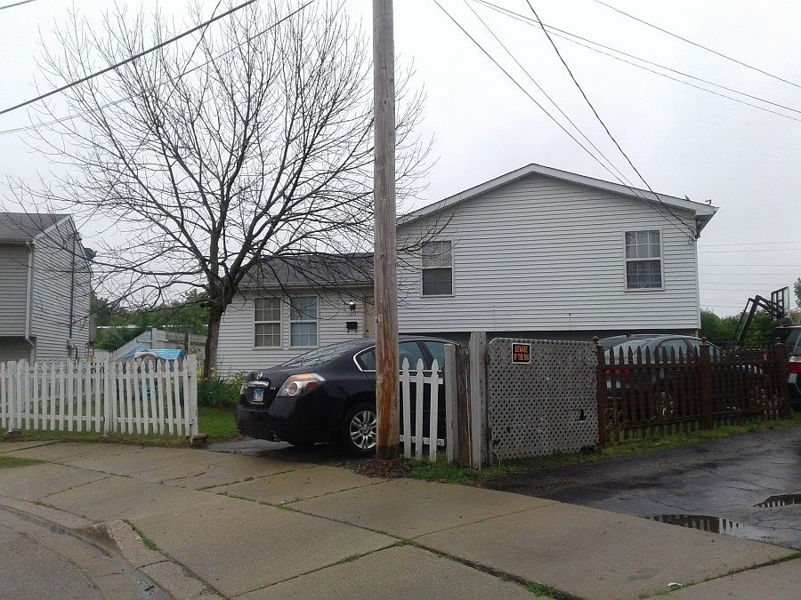 2nd image of 1279 W Paul St