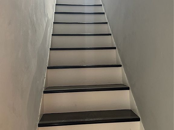 5th image of 920 Excelsior St