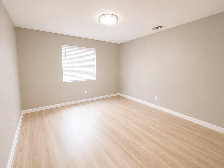 20606 Clark St — Photo 12
