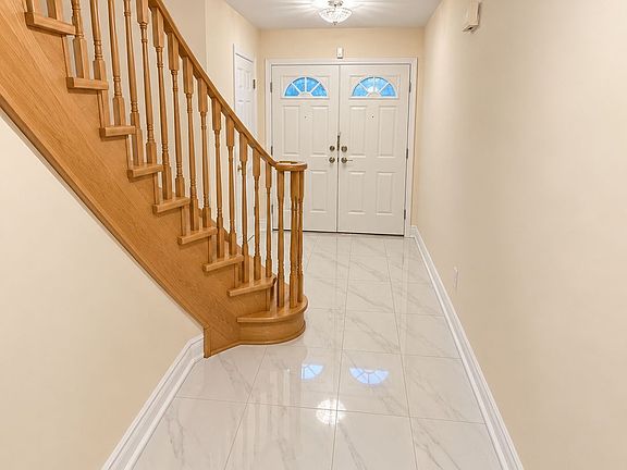 3rd image of 742 Winterton Way