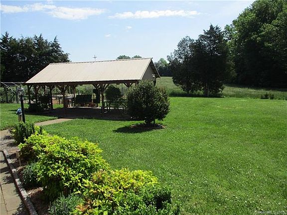 5th image of 154 Larkin Ln