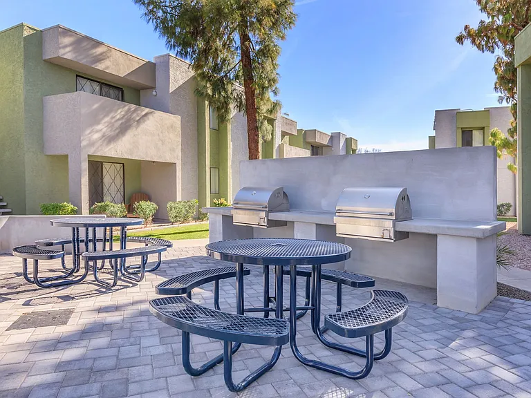 Lemon & Pear Tree Apartments — Photo 14