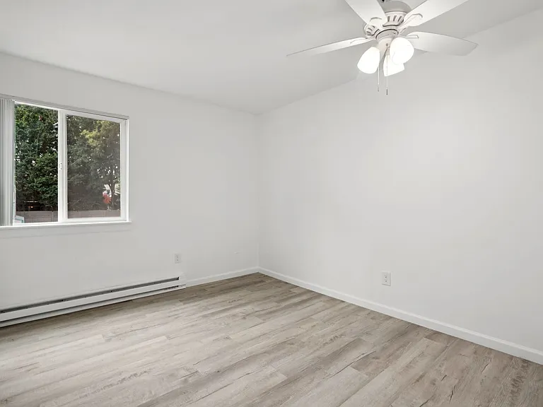 Images Columbia Apartments — Photo 16
