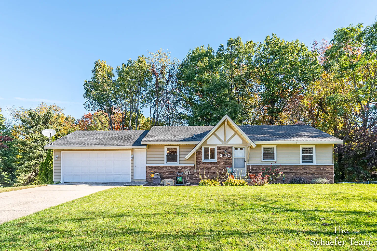 2480 Appleton Dr NE photo 1