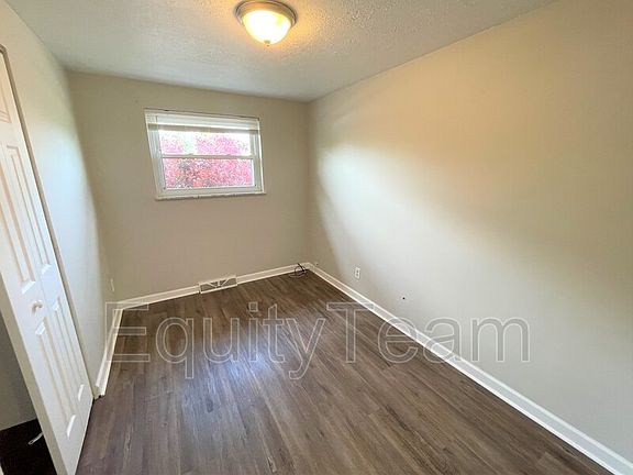 4th image of 9290 Wilcox Dr