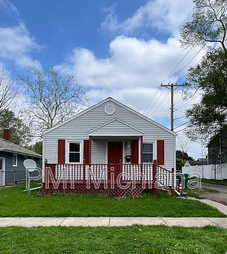 606 Meridian St Photo 1