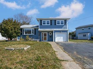 7 Shearn Dr, Middlesex, NJ 08846