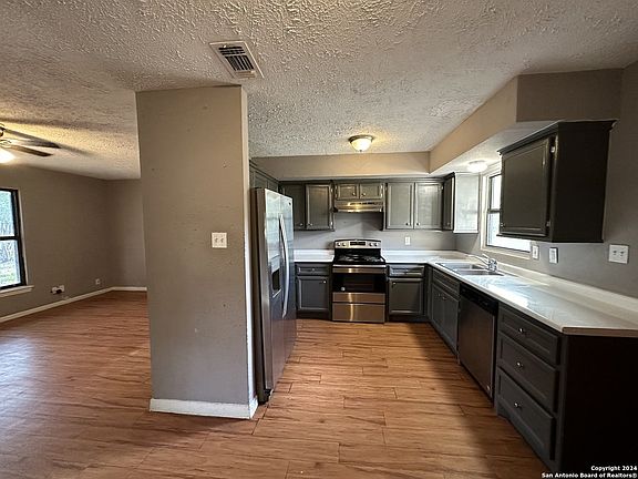 5th image of 246 Shelburn Dr