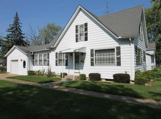 316 Magnolia St, Three Oaks, MI 49128