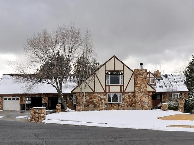 948 Deborah Circle