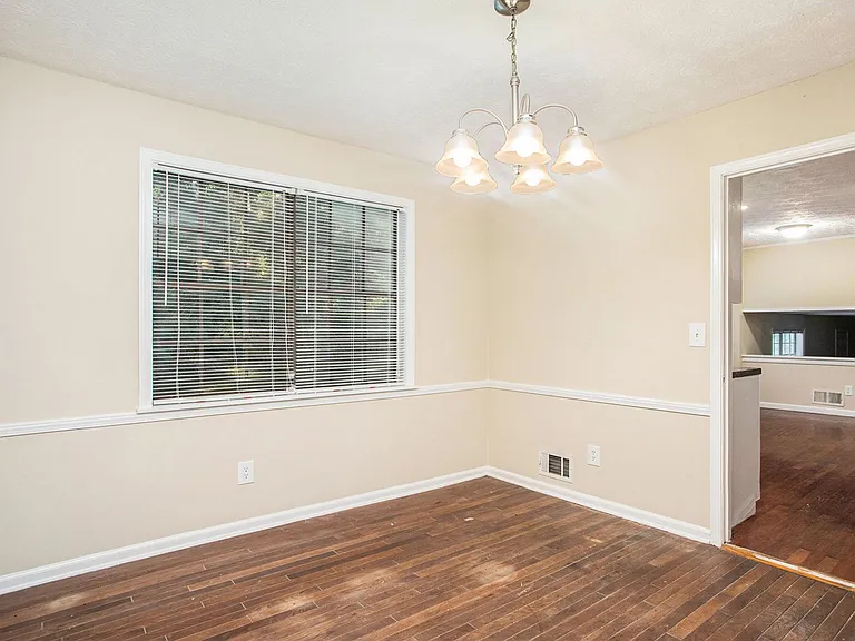 3735 Londonderry Ct — Photo 4