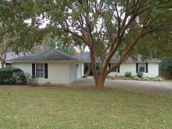 2nd image of 2301 S Sherwood Dr