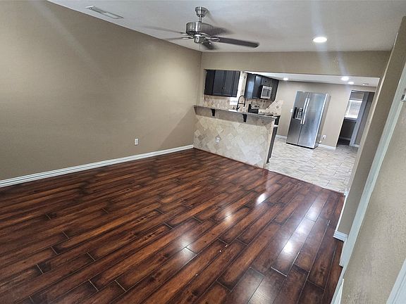 5th image of 2212 Harris Ln