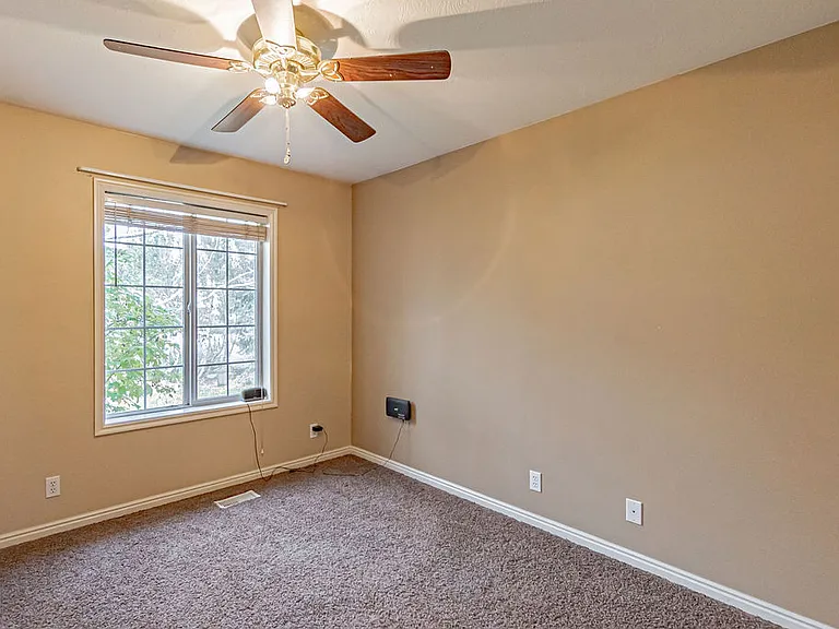 3915 Woodhaven Ln — Photo 24