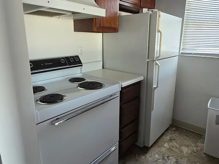 1917 Maravilla Ave #20 — Photo 3