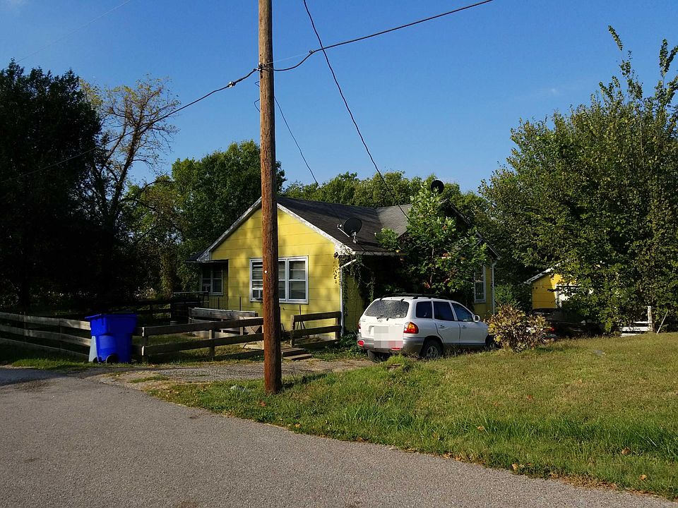2nd image of 105 S 5th St