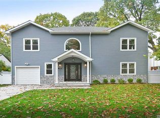 1582 Middle Neck Rd, Port Washington, NY 11050