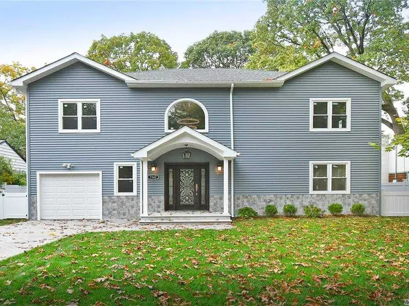 1582 Middle Neck Rd, Port Washington, NY 11050