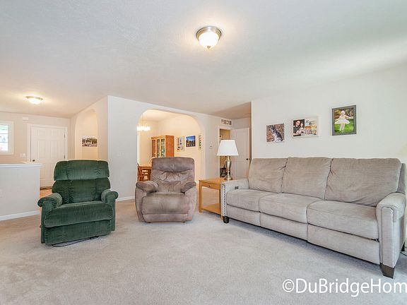 4th image of 1944 Briar Ct NE
